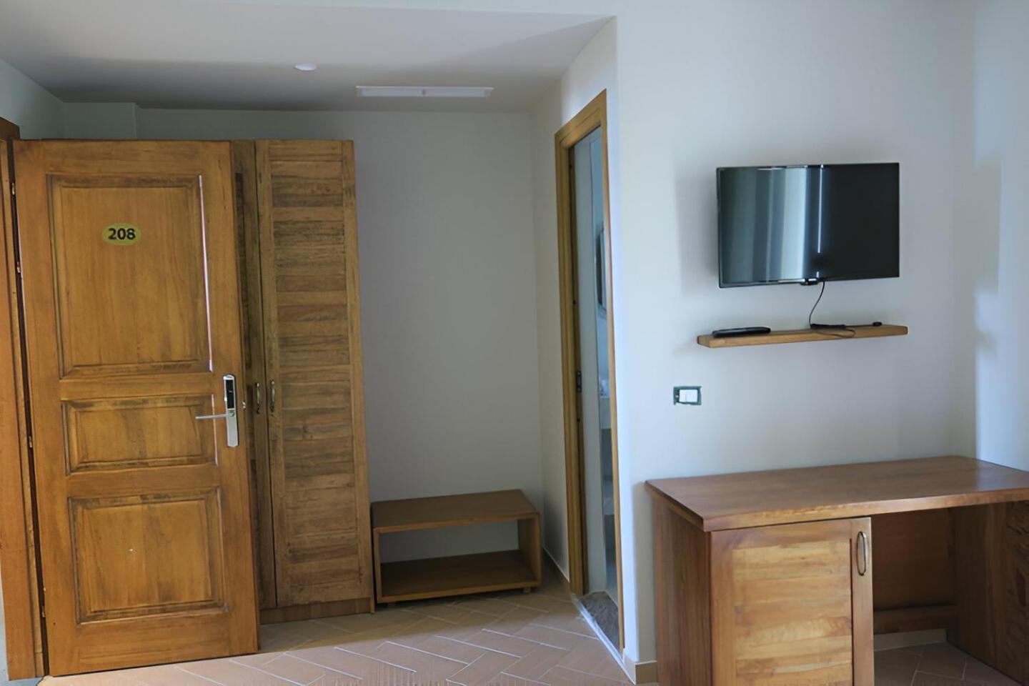 Radhimë Doko Hotel מראה חיצוני תמונה